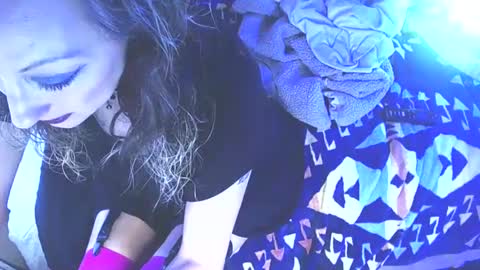 Snapshot of weluvwoman84 chatting on January 25, 1:19 pm RiZZA and MiKE online show from January 25, 1:19 pm