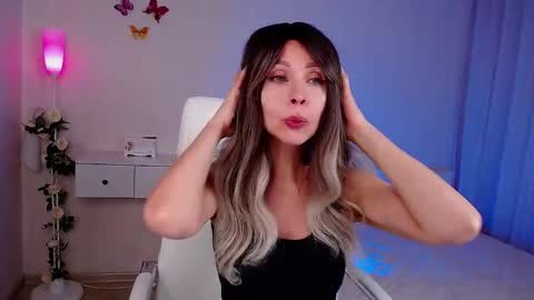 Wendi Foster online show from November 6, 7:04 pm