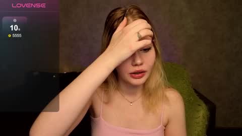 Snapshot of wendy_228 chatting on October 13, 1:16 am Wendy online show from October 13, 1:16 am