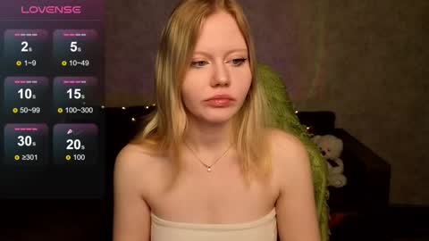 Snapshot of wendy_228 chatting on October 14, 1:17 am Wendy online show from October 14, 1:17 am