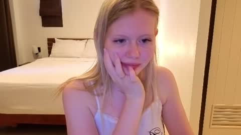 Snapshot of wendy_228 chatting on June 27, 3:55 am Wendy online show from June 27, 3:55 am