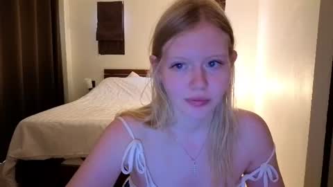 Snapshot of wendy_228 chatting on June 30, 3:07 am Wendy online show from June 30, 3:07 am