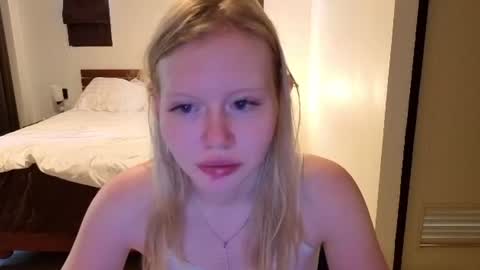 Snapshot of wendy_228 chatting on July 2, 3:34 am Wendy online show from July 2, 3:34 am