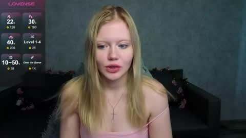 Snapshot of wendy_228 chatting on July 22, 2:25 am Wendy online show from July 22, 2:25 am