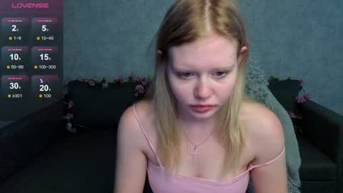 Snapshot of wendy_228 chatting on July 27, 2:29 am Wendy online show from July 27, 2:29 am