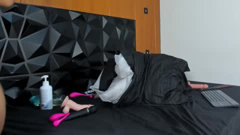 Snapshot of wendy_marshall chatting on January 5, 1:35 am Wendy Marshall  online show from January 5, 1:35 am