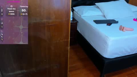 Snapshot of wendy_marshall chatting on February 1, 6:51 pm Wendy Marshall  online show from February 1, 6:51 pm