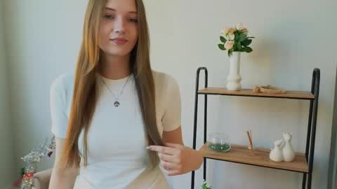 Snapshot of wendy_ross_ chatting on June 3, 8:06 am Elsa online show from June 3, 8:06 am