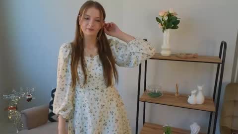 Snapshot of wendy_ross_ chatting on June 5, 8:31 am Elsa online show from June 5, 8:31 am