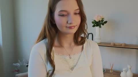 Snapshot of wendy_ross_ chatting on June 13, 6:33 am Elsa online show from June 13, 6:33 am