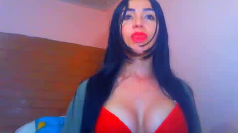 TaTis online show from December 6, 4:38 pm