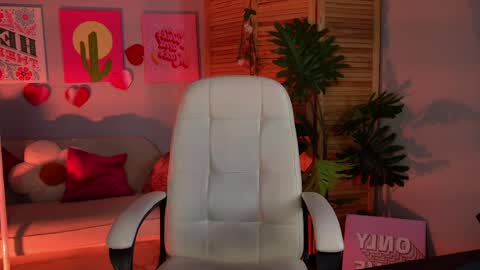 Snapshot of wesleegray chatting on April 11, 1:10 am little girl who is always rightLisa online show from April 11, 1:10 am