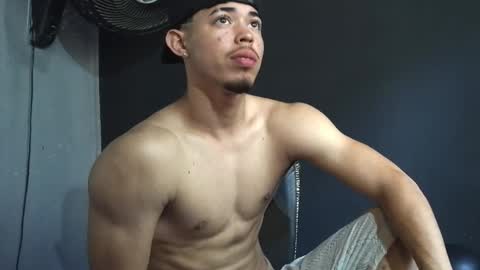 Snapshot of wesley_77 chatting on March 8, 4:55 pm wesley_77 online show from March 8, 4:55 pm