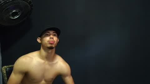 Snapshot of wesley_77 chatting on March 27, 7:13 pm wesley_77 online show from March 27, 7:13 pm