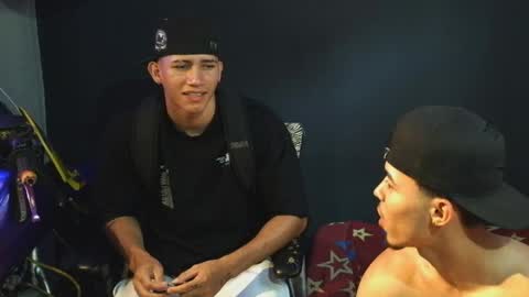 Snapshot of wesley_77 chatting on March 30, 7:15 pm wesley_77 online show from March 30, 7:15 pm