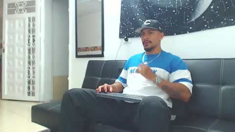 Wesley Rogger online show from December 3, 12:07 am