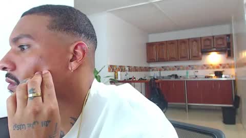 Wesley Rogger online show from February 14, 1:35 am