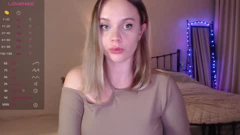 Lana online show from December 4, 5:55 pm