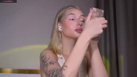 Snapshot of wet_land_ chatting on June 21, 1:35 pm wet_land_ online show from June 21, 1:35 pm