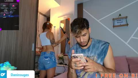 Mia and Dylan online show from December 5, 1:14 am