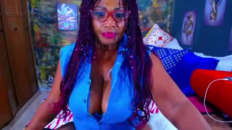 Snapshot of wethotass chatting on April 12, 8:19 am gina online show from April 12, 8:19 am