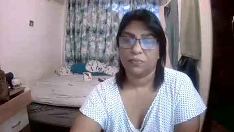 Snapshot of wetindian1971 chatting on April 2, 4:21 am kavita online show from April 2, 4:21 am