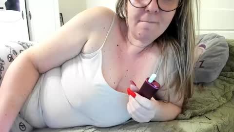 Snapshot of wetladyjoy chatting on March 11, 10:29 am Amy online show from March 11, 10:29 am