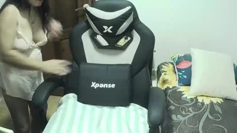 Snapshot of wetlynpussy4u chatting on September 15, 4:51 pm Lyns online show from September 15, 4:51 pm