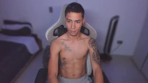 Snapshot of wexx_ chatting on November 4, 5:06 am wex online show from November 4, 5:06 am