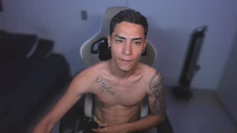 Snapshot of wexx_ chatting on December 15, 3:44 am wex online show from December 15, 3:44 am