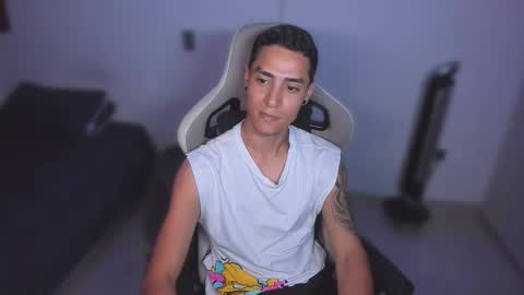 Snapshot of wexx_ chatting on December 15, 8:57 pm wex online show from December 15, 8:57 pm