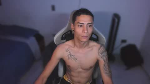 Snapshot of wexx_ chatting on February 9, 1:31 am wex online show from February 9, 1:31 am