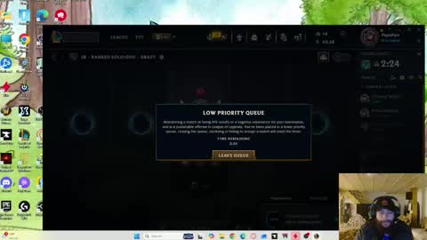 whatsthislol online show from February 25, 6:06 pm