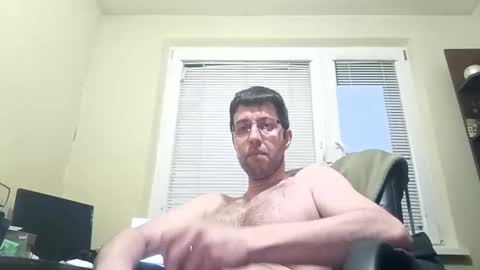 Snapshot of whatwouldyouliketosee chatting on April 6, 3:48 am stoffy online show from April 6, 3:48 am