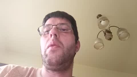 Snapshot of whatwouldyouliketosee chatting on April 6, 4:57 am stoffy online show from April 6, 4:57 am