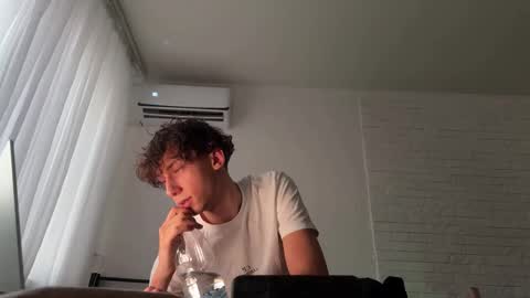 Mia  Please help me to reach 100 thumps up online show from November 23, 1:33 pm