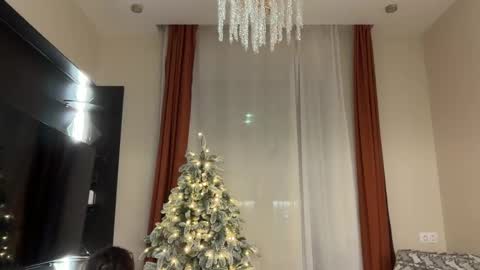 Mia  Please help me to reach 100 thumps up online show from December 15, 10:36 pm