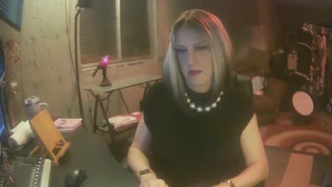 Snapshot of whisperlace chatting on December 8, 3:10 am Whisper online show from December 8, 3:10 am