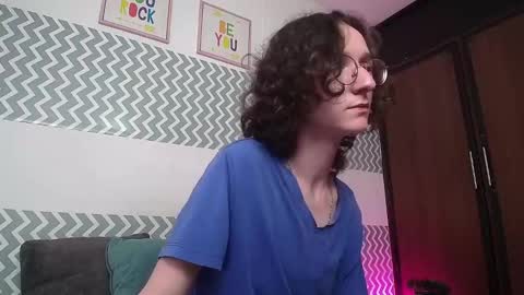 white_king4 online show from October 6, 2:47 pm