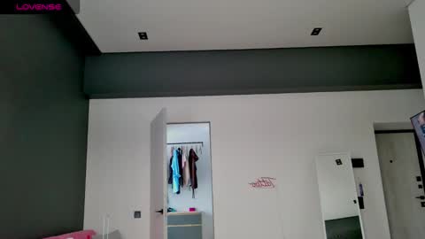 Max online show from October 11, 12:47 pm