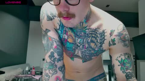 Max online show from November 17, 3:45 am