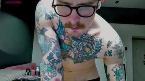 Max online show from November 30, 1:37 pm