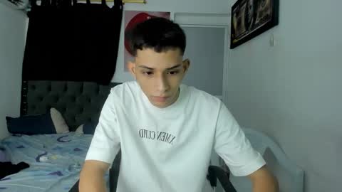 Snapshot of white_master444 chatting on April 13, 2:17 am white online show from April 13, 2:17 am