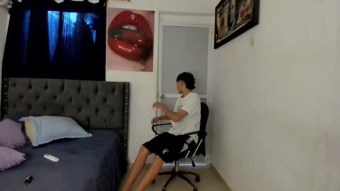 Snapshot of white_master444 chatting on April 18, 7:58 pm white online show from April 18, 7:58 pm