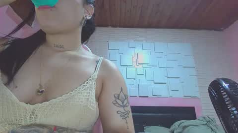white_sexy_ online show from February 26, 12:05 am
