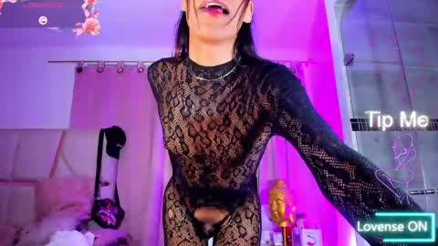 white_tsx online show from June 8, 9:09 am