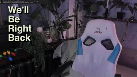 Snapshot of whiteegrimm chatting on December 24, 9:33 pm Gus online show from December 24, 9:33 pm