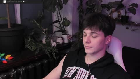 Snapshot of whiteegrimm chatting on January 7, 7:28 pm Gus online show from January 7, 7:28 pm