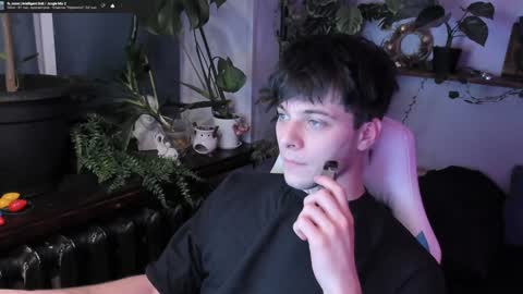 Snapshot of whiteegrimm chatting on January 14, 8:15 pm Gus online show from January 14, 8:15 pm