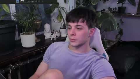 Snapshot of whiteegrimm chatting on February 25, 7:25 pm Gus online show from February 25, 7:25 pm